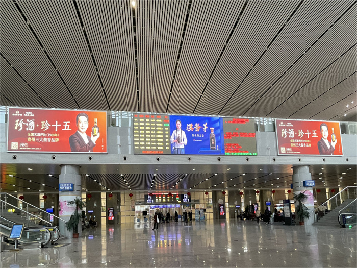 高鐵廣告大平臺(tái)、高顏值是具規(guī)?；途劭托?yīng)的傳播平臺(tái)